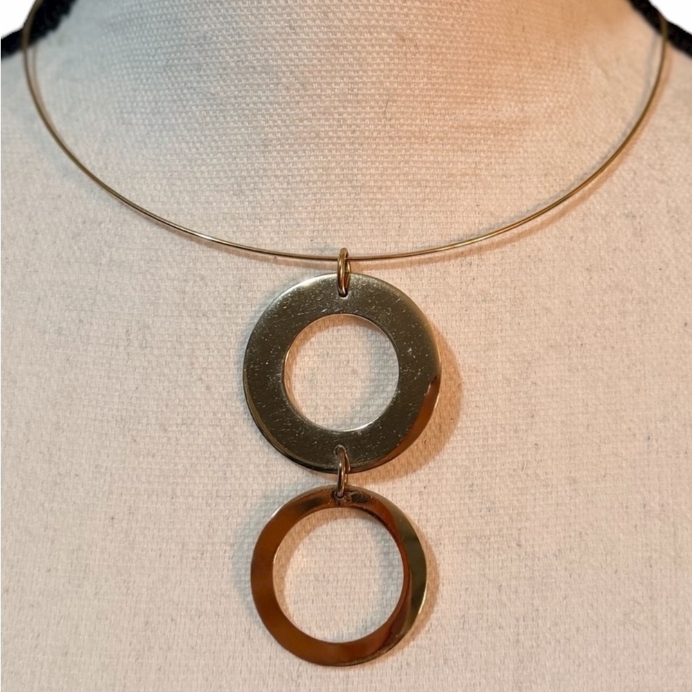 Vintage Elegant Gold-Tone Pendant Vintage Necklace